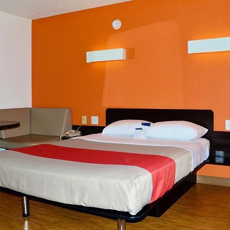 Motel 6 Boston South - Braintree Exterior photo