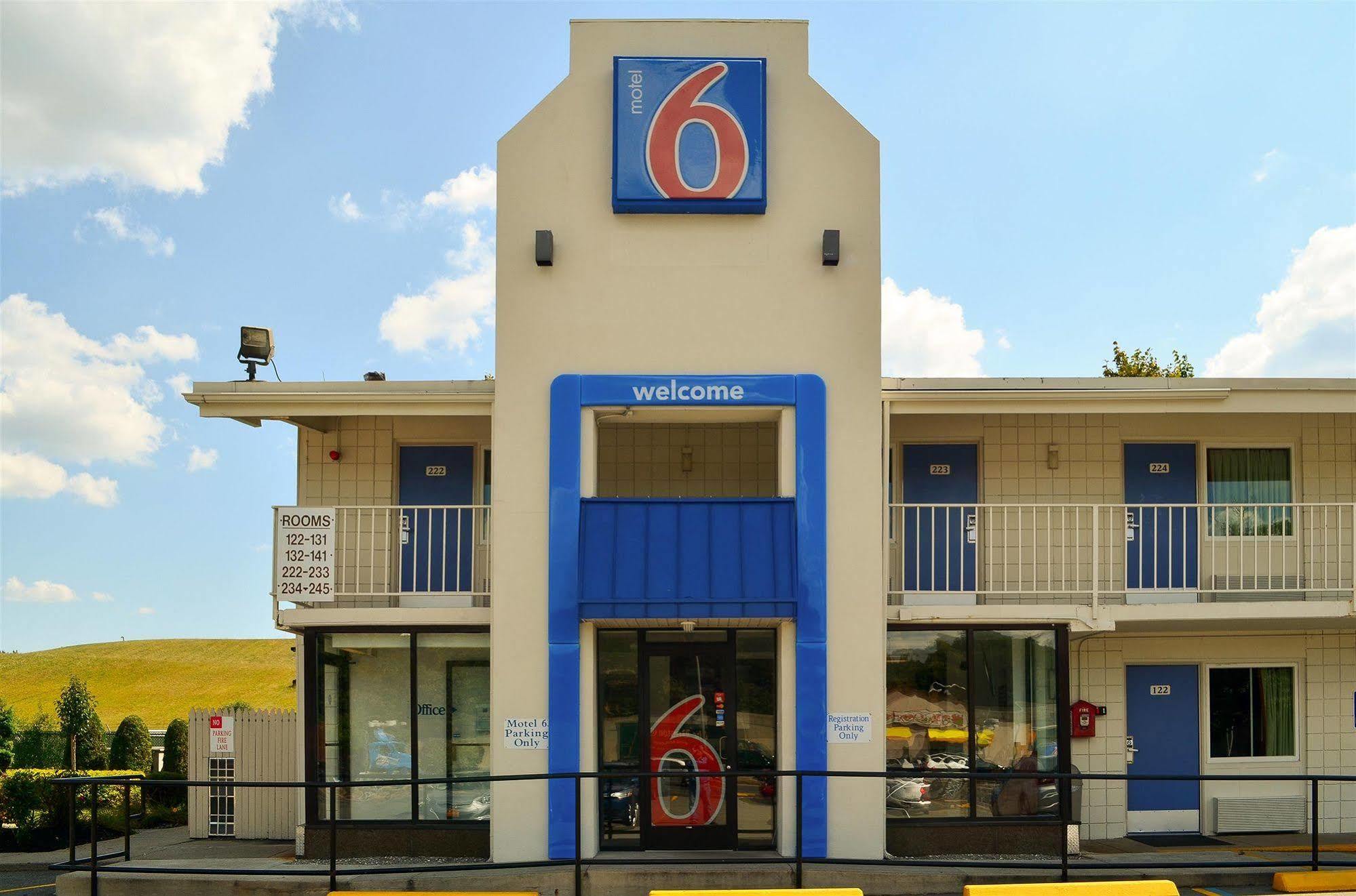 Motel 6 Boston South - Braintree Exterior photo