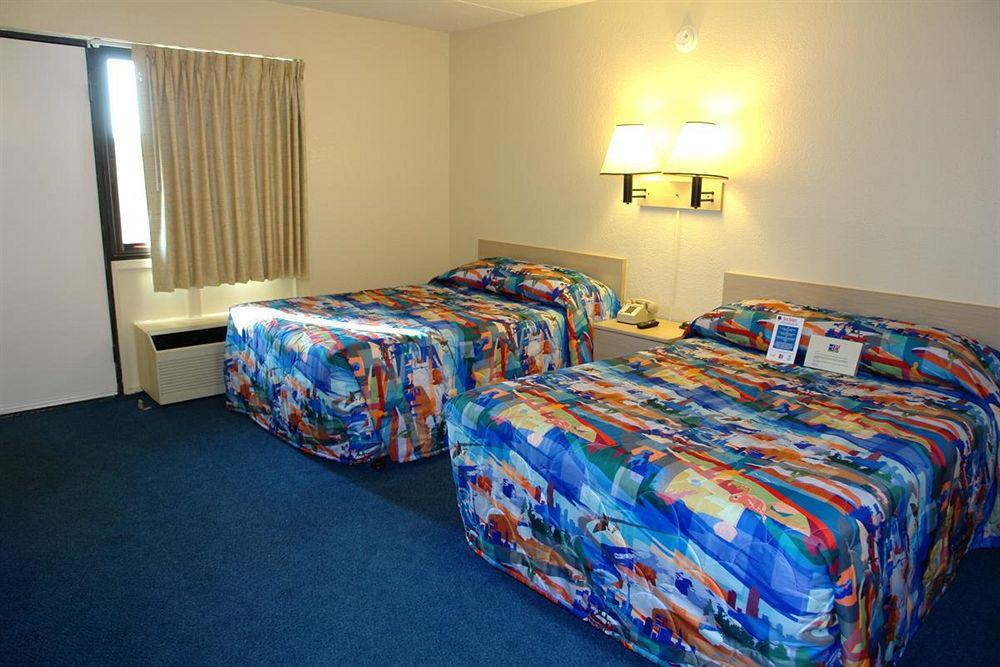 Motel 6 Boston South - Braintree Exterior photo